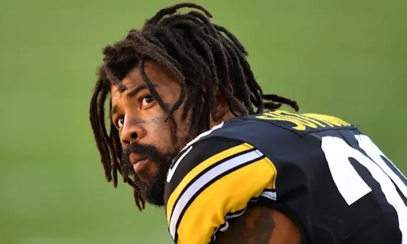 Ani nápravný program mu nepomohl. Nová sezona NFL se bude hrát velmi dlouho bez Suttona