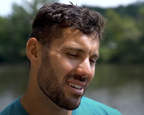 Dostál vlétl do šampionátu jako raketa. Rozjížďku na 500 m vyhrál o třídu a to ještě musel kličkovat mezi velkými kusy vodních trav