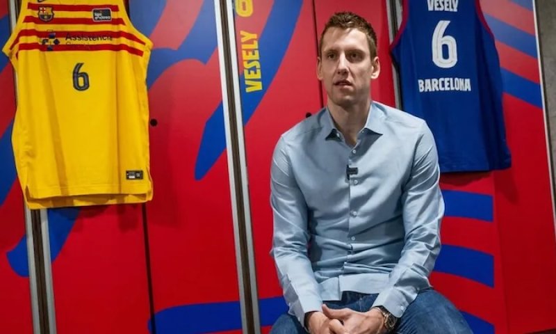 Barcelonu čeká nabitý týden a trenér Peñarroya doufá v návrat Veselého. Jak to s českým pivotem vypadá?