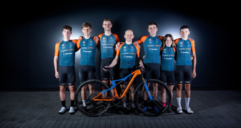 Ze sedla do manažerského křesla. Cyklistický reprezentant David Bártek se svou novou stájí sbírá úspěchy. Chtěl jsem pomoci regionálním závodníkům v rozvoji, říká