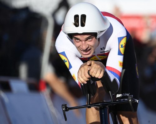 Van Aert si do Španělska přivezl dílčí prvenství. Daří se i Čechům