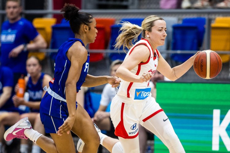 České basketbalistky mají postup na dosah. Po Mali zdolaly i Jižní Koreu. Zónová obrana soupeře nás zaskočila, přiznal Bašta