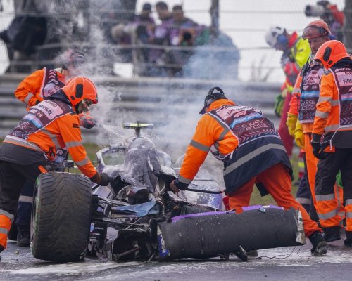 Vůz formule 1 vzplál po děsivé havárii při Velké ceně Nizozemska