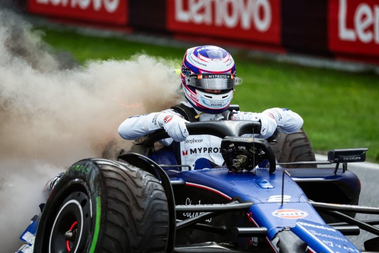 Rošáda v týmu Williams. Sargeant sezonu nedokončí, nahradí ho argentinský talent