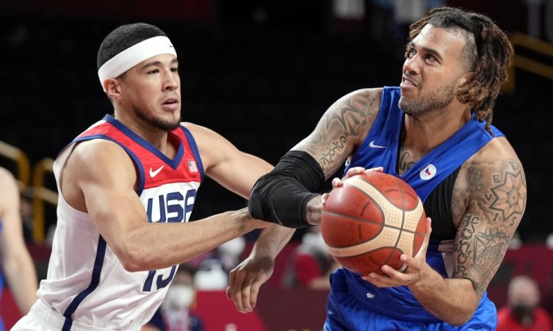 Schilb ve čtyřiceti letech obnovuje basketbalovou kariéru, v Praze bude působit jako hrající trenér