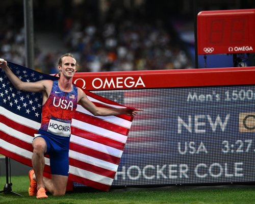 Překvapivý triumf v závodě na 1500 metrů mužů! Cole Hocker kraloval v novém olympijském rekordu