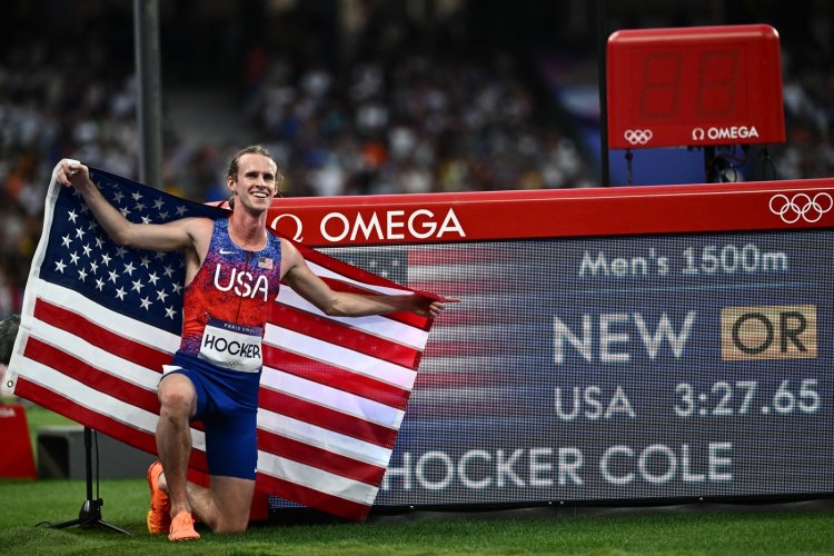 Překvapivý triumf v závodě na 1500 metrů mužů! Cole Hocker kraloval v novém olympijském rekordu