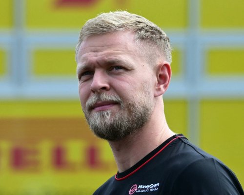 Hvězda F1 zuří poté, co jí byl udělen zákaz za to, že narazil do soupeře