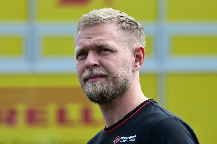 Hvězda F1 zuří poté, co jí byl udělen zákaz za to, že narazil do soupeře
