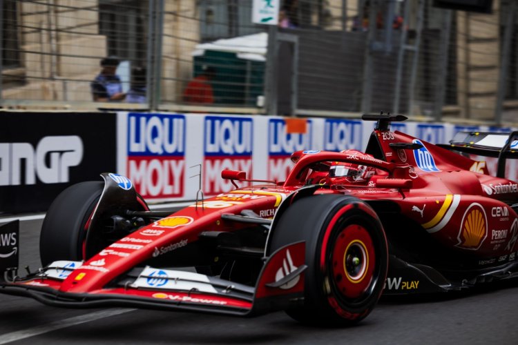 Šachy v Maranellu: Hamiltonův příchod otřásl hierarchií Ferrari. Lerclerc by měl v úvodu zabrat, míní Montoya