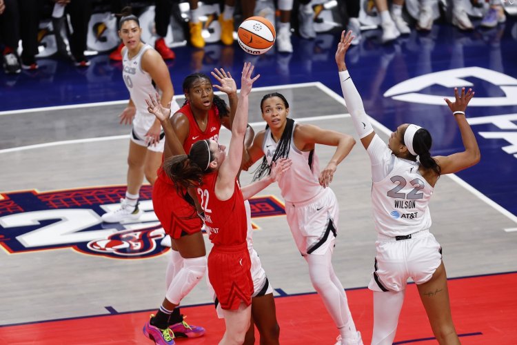 Caitlin Clarková překonala hranici asistencí v jediné sezoně WNBA