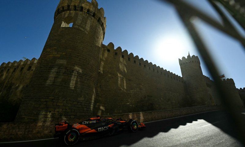 Leclerc v Baku opět nezvítězil. Fantastickým výkonem jej sesadil Piastri