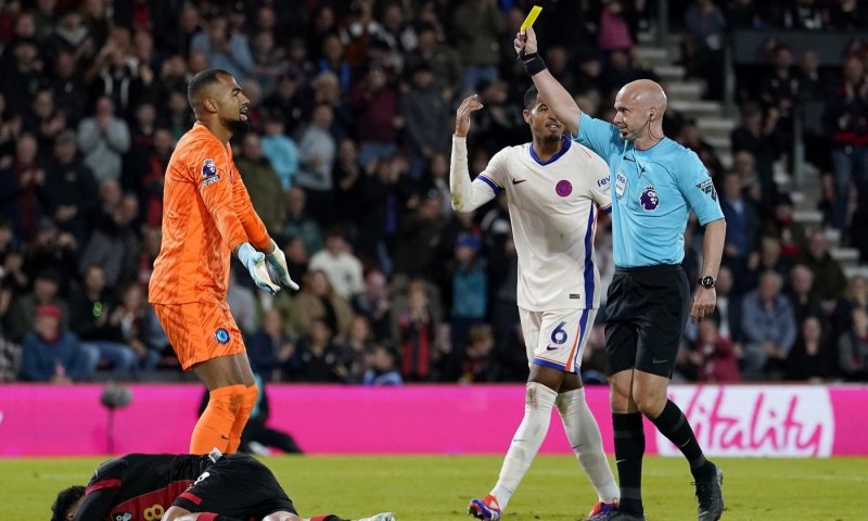 Rekordní karetní mariáš. Anthony rozdal 14 žlutých karet, nejvíce v historii Premier League