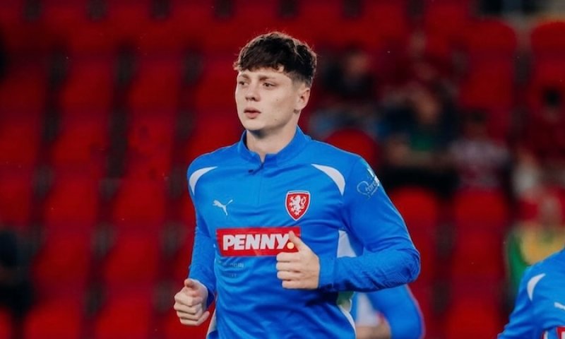 Krejčí se stále nevymanil z pozice náhradníka a pořád je jen na 9 odehraných minutách. Další šance? Park princů!