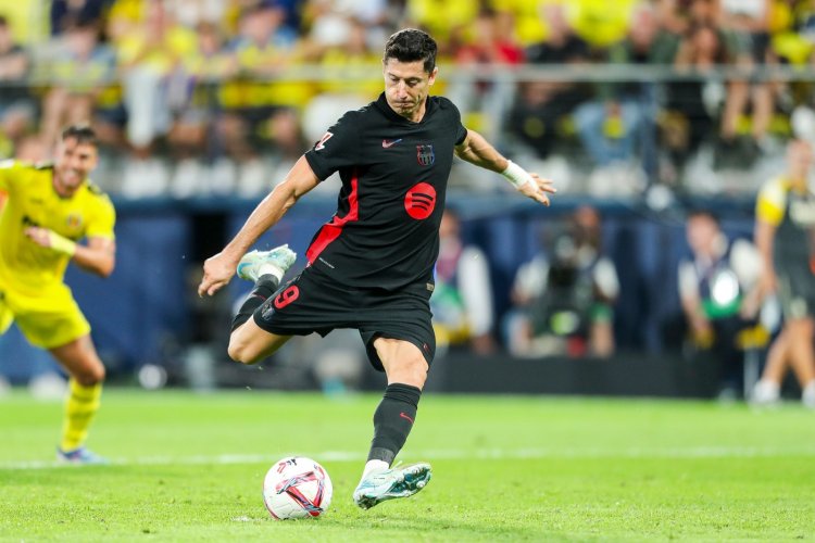 Tohle je nejlepší křídlo, jaké jsem kdy viděl! řekl Lewandowski a ukázal na svého týmového kolegu