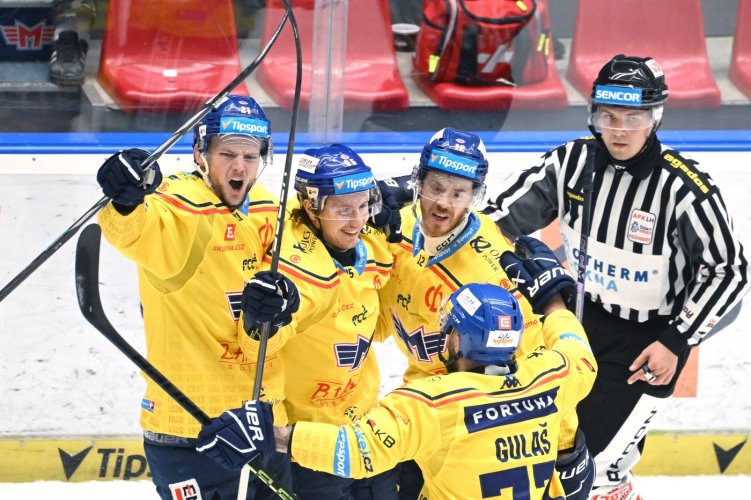 Budějovice deklasovaly Pardubice v zaplněné Budvar aréně. Olesen zářil hattrickem