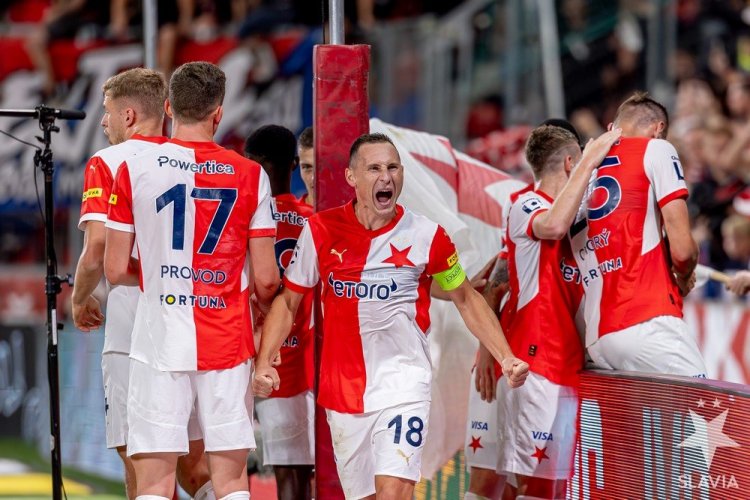 Slavia tlačila, Ajax se štěstím unikl porážce, píší nizozemská média o remíze v Edenu