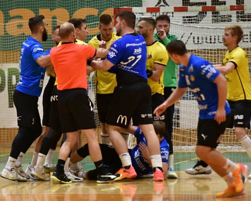 Kénik jde do čela! Věděli jsme, že to tady bude divočina, ale podali jsme velice koncentrovaný výkon, řekl kouč Pavel Hladík