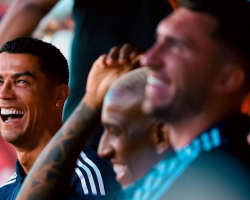 Poprvé po 21 letech se Zlatý míč netýká Ronalda ani Messiho. Bude se premiérově radovat Vinícius?