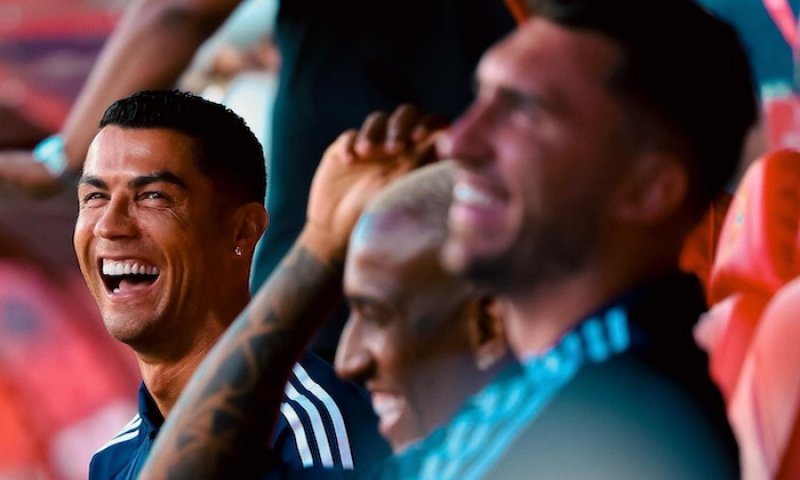 Poprvé po 21 letech se Zlatý míč netýká Ronalda ani Messiho. Bude se premiérově radovat Vinícius?