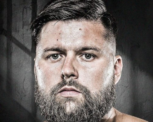 Řepka dostane nařezáno. V kleci mu udělím červenou kartu, vyzvala hvězda Clashe legendu Sparty