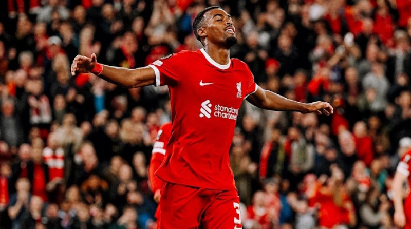 Arne Slot je génius. Mysleli jsme si, že Klopp je nenahraditelný, on nás přesvědčuje o opaku, zní z Liverpoolu