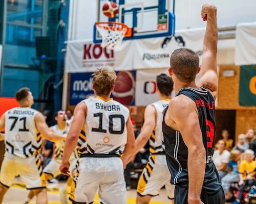 Nejen mistrovský Nymburk! Bezchybnou krasojízdu v basketbalové lize prožívají i Sršni z Písku