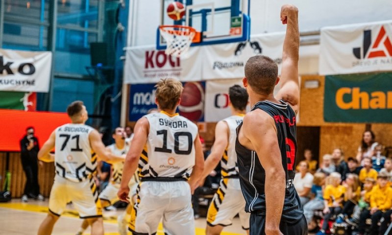 Nejen mistrovský Nymburk! Bezchybnou krasojízdu v basketbalové lize prožívají i Sršni z Písku