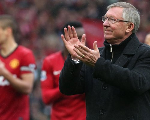 Cantona se zlobí na United za to, jak zametli se Sirem Fergusonem. I rivalové ze City už rýpou