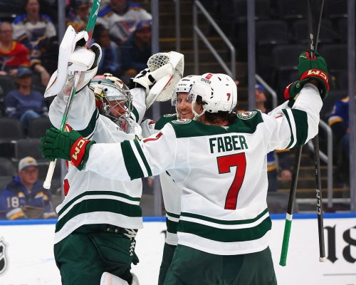 Gustavsson píše historii. Stal se dalším brankářem NHL, který skóroval
