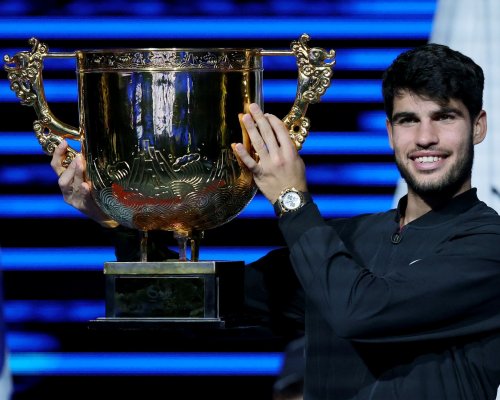 Alcaraz triumfuje nad Sinnerem v dramatickém finále China Open