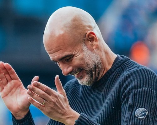 Tohle už na mě nezkoušejte! Guardiola se po záludné otázce neubránil mohutnému záchvatu smíchu