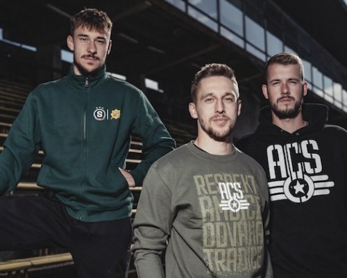Reakce britského tisku na hořký sparťanský večer v Manchesteru? Nářez, divoká jízda i snadné zničení průměrného evropského soka