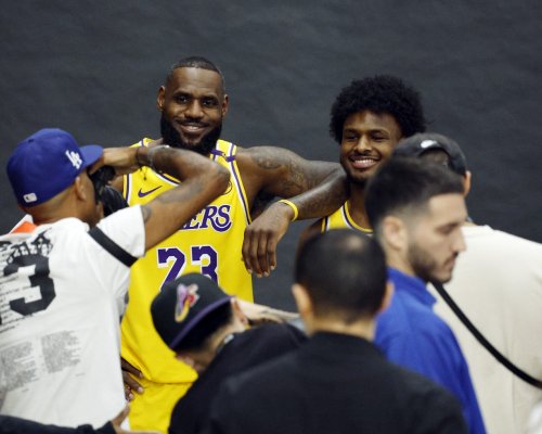 Historický okamžik: LeBron James a jeho syn Bronny poprvé společně na hřišti
