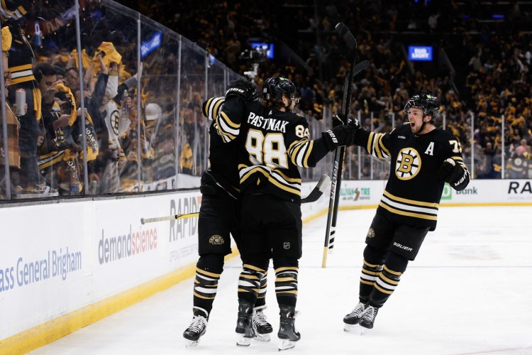 Pastrňák a další Češi v NHL zářili! Boston si připsal výhru díky gólům i asistencím českých hvězd