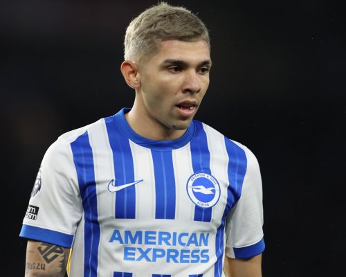 Vycházející hvězda Premier League prý téměř zemřela! Během letu omdlela