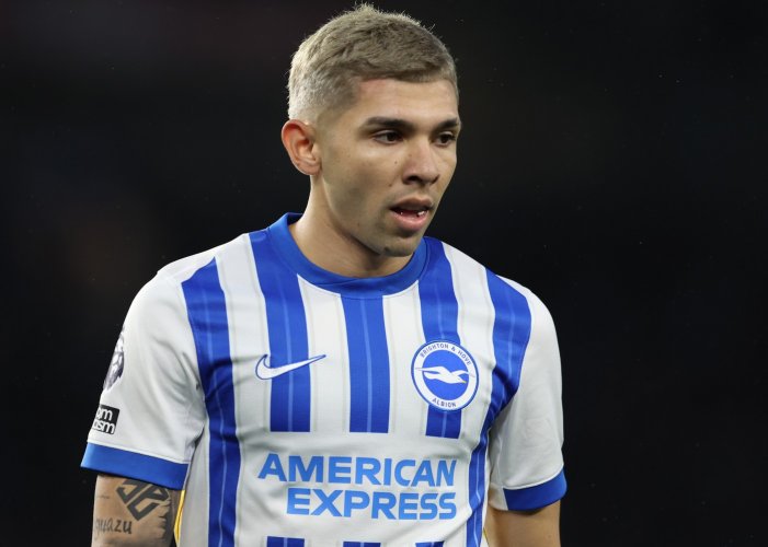 Vycházející hvězda Premier League prý téměř zemřela! Během letu omdlela