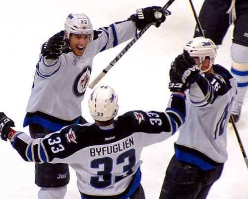 Winnipeg Jets dominují. Hellebuyck překonal Pavelcův rekord