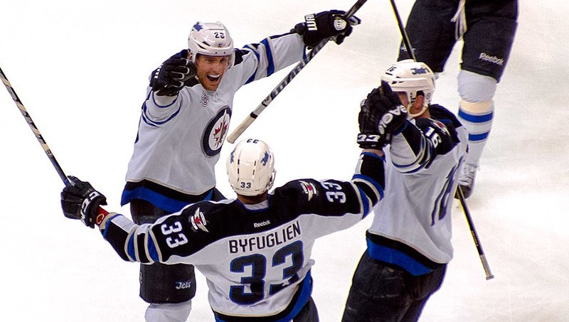 Winnipeg Jets dominují. Hellebuyck překonal Pavelcův rekord