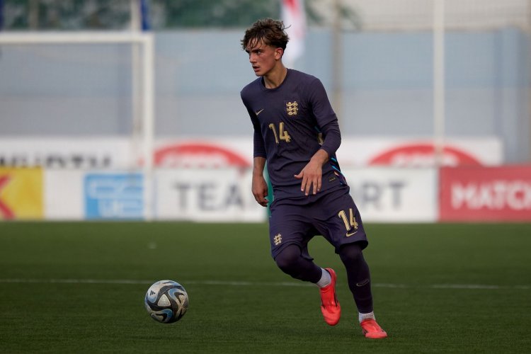 Neobvyklý tah Arsenalu. Na tréninku před Chelsea září teprve 14letý supertalent
