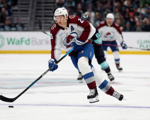 MacKinnon ve stopách největších legend? Rozjetá sezona dává naději na historický rekord