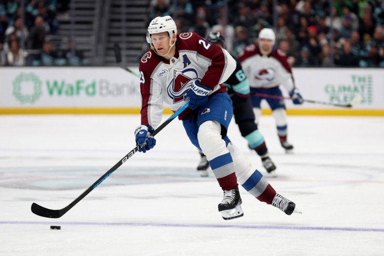 MacKinnon ve stopách největších legend? Rozjetá sezona dává naději na historický rekord