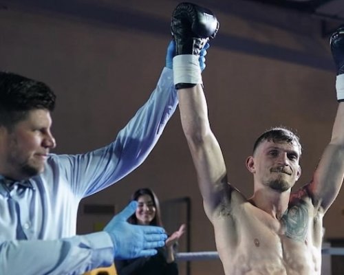 První zápas "hrobníka" Dvořáka po konci v UFC? Sladký boxerský triumf ve druhém kole na TKO