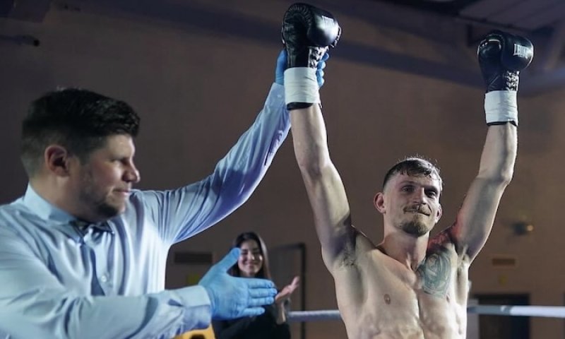 První zápas "hrobníka" Dvořáka po konci v UFC? Sladký boxerský triumf ve druhém kole na TKO