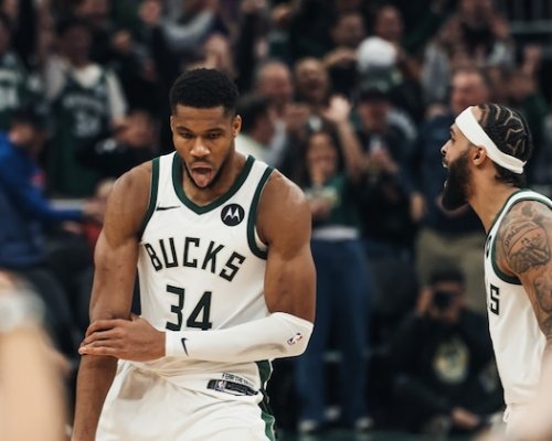 334 bodů za 329 minut. Antetokounmpo míří ke třetí sezoně po sobě s průměrem přes 30 bodů při 60% střelbě. To nikdy nikdo nedokázal