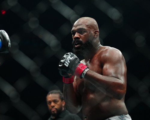 Jon Jones zdolal Miocice a slaví triumf