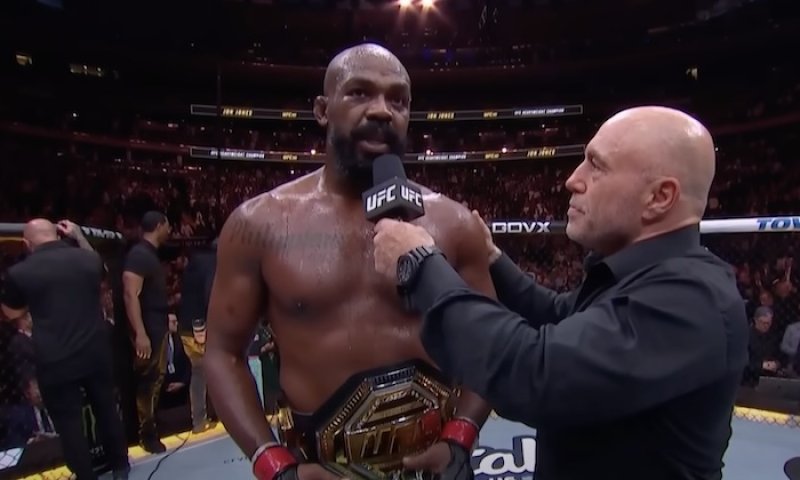 Jones si v Madison Square Garden vydělal 151 milionů korun. Kolik připlulo na účty Miocicovi, Chandlerovi a dalším?