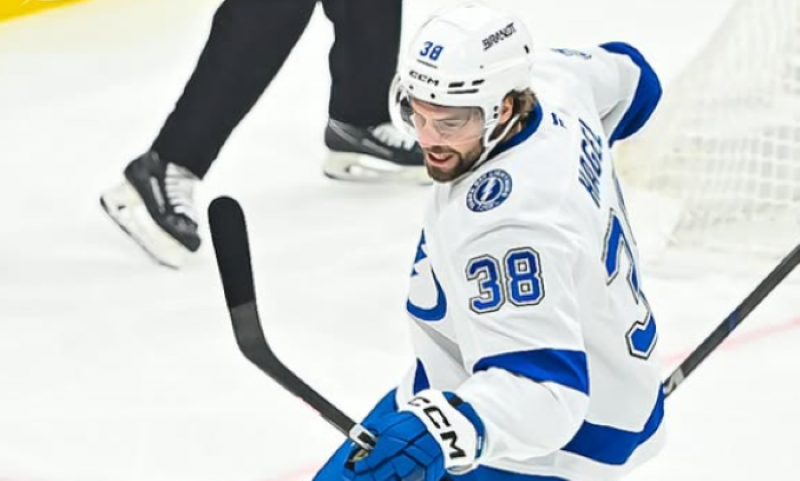 Hagel se zapsal do historie NHL. Dorovnal Demitru či Kleslu