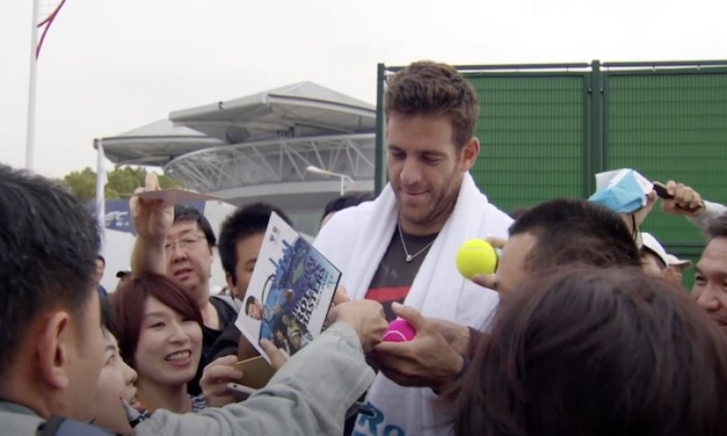 Osm operací, 7 prášků denně a doporučení totální endoprotézy. Del Potro se i tak rozloučí s Djokovičem
