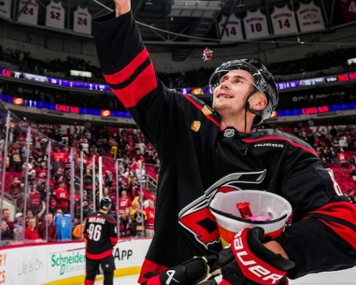 Nečas bodoval pošesté v řadě a patří mezi 10 nejproduktivnějších hráčů NHL. Brind'Amour ho jen chválí
